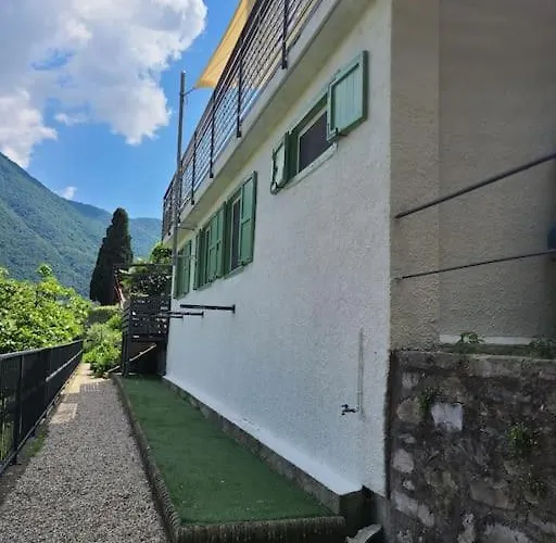 La Gabbianella A Moltrasio, Villa